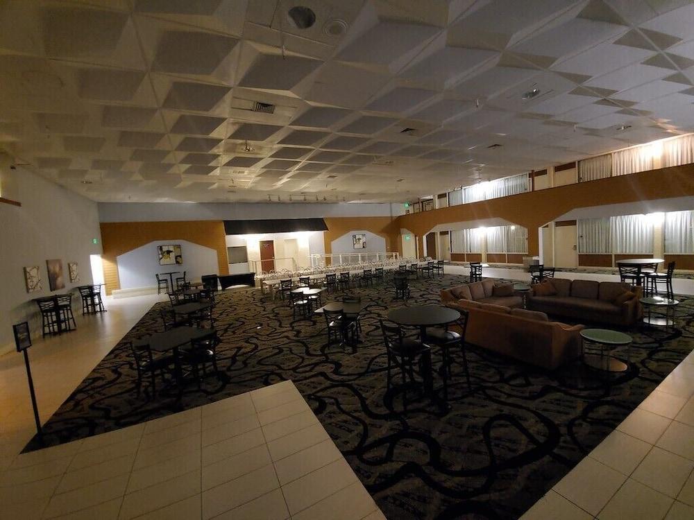 C3 Hotel And Convention Center Hastings Eksteriør bilde